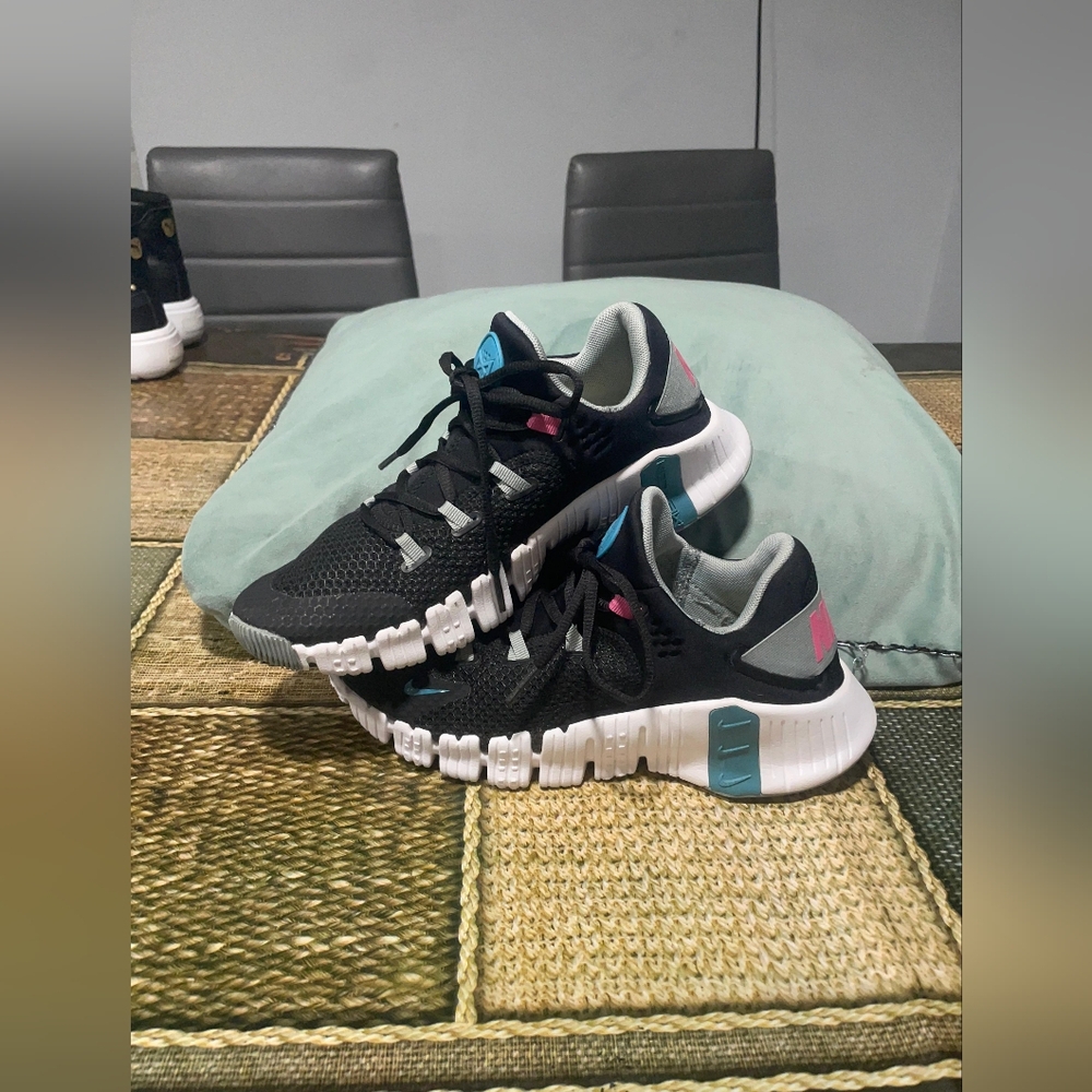 Nike Black and Blue Women's Sneakers - Picture 3 of 7